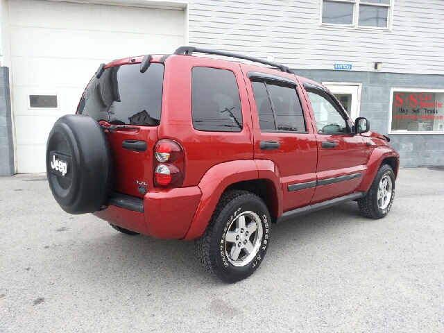 Jeep Liberty 2005 photo 2