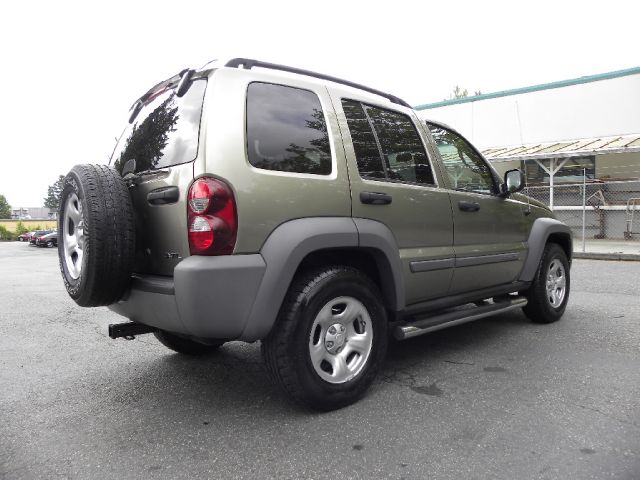 Jeep Liberty 2005 photo 4