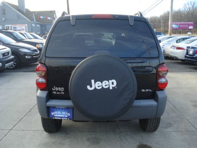 Jeep Liberty 2005 photo 2