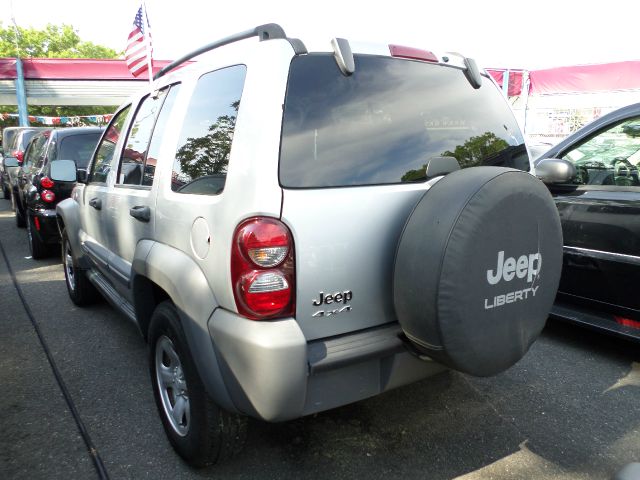 Jeep Liberty 2005 photo 13