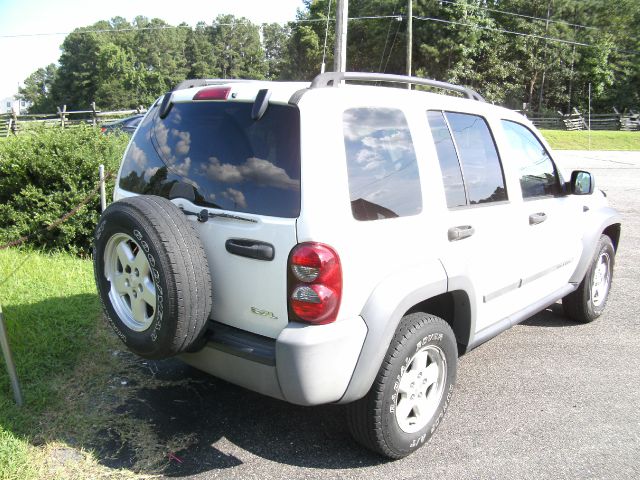 Jeep Liberty 2005 photo 3