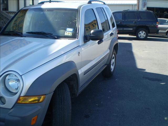 Jeep Liberty 2005 photo 2