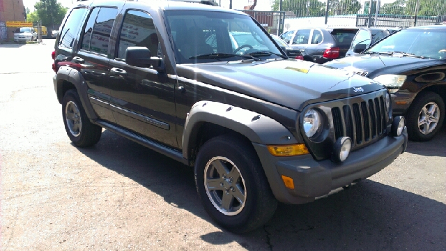 Jeep Liberty 2005 photo 2