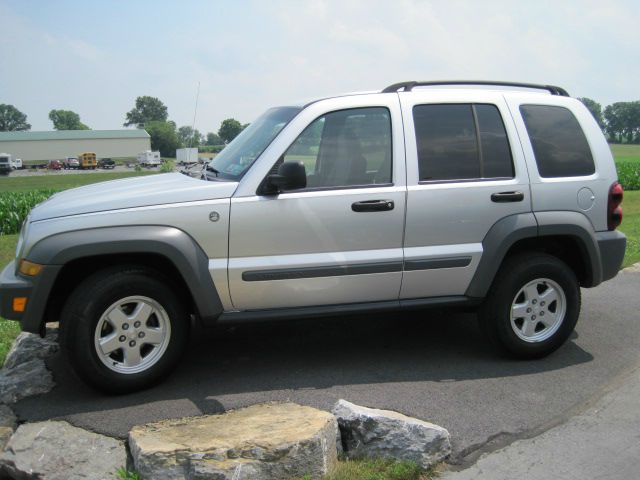 Jeep Liberty 2005 photo 3