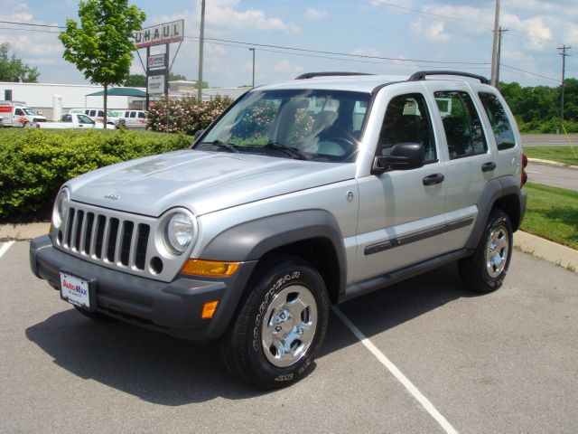 Jeep Liberty 2005 photo 2