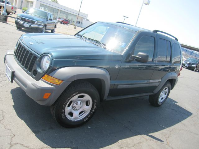 Jeep Liberty 2005 photo 2