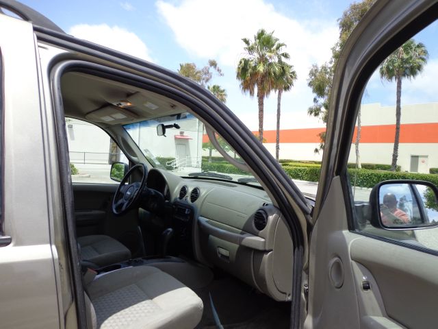 Jeep Liberty Extended Cab V8 LT W/1lt SUV