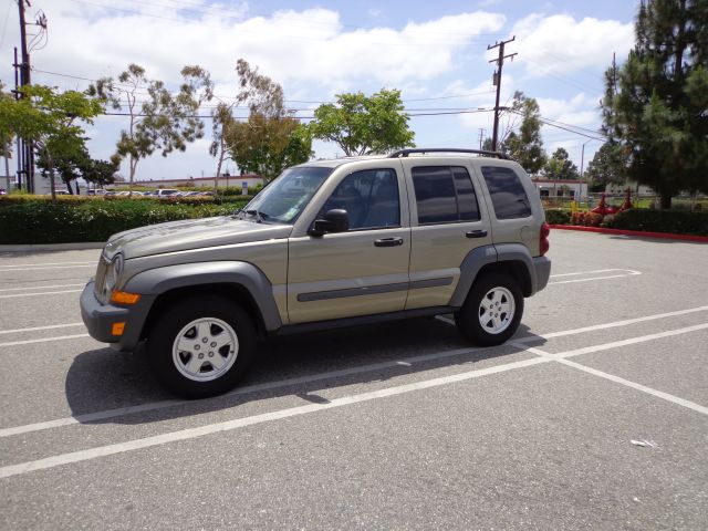 Jeep Liberty 2005 photo 4