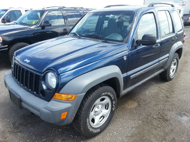 Jeep Liberty 2005 photo 2