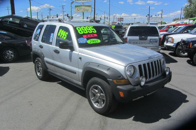 Jeep Liberty 2005 photo 2