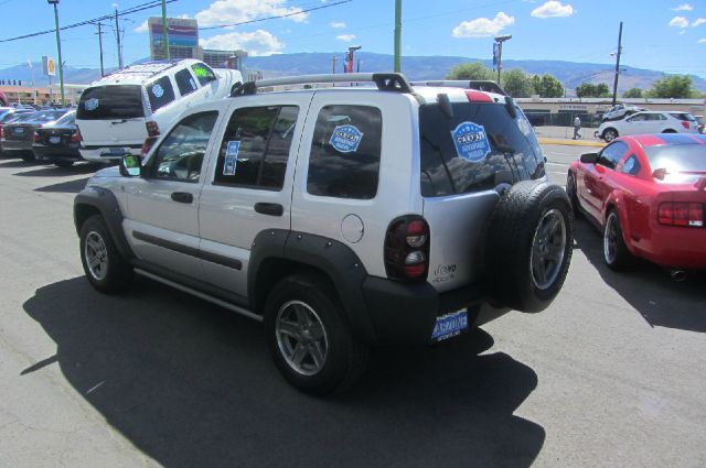 Jeep Liberty 2005 photo 3