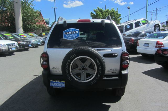 Jeep Liberty 2005 photo 4