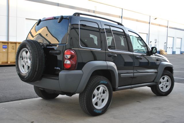 Jeep Liberty 2005 photo 3