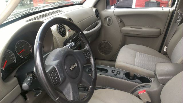 Jeep Liberty 2005 photo 8