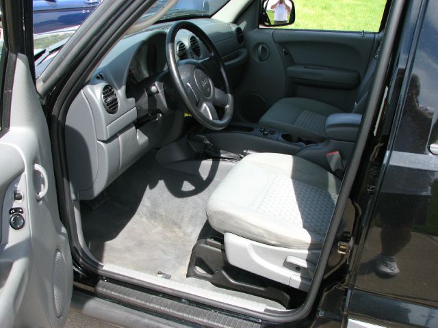 Jeep Liberty 2005 photo 4