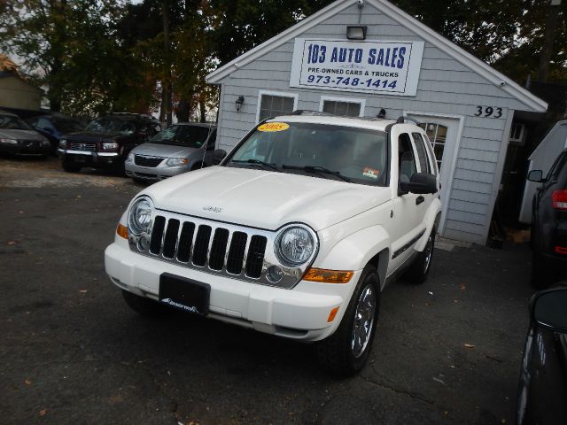 Jeep Liberty 2005 photo 2