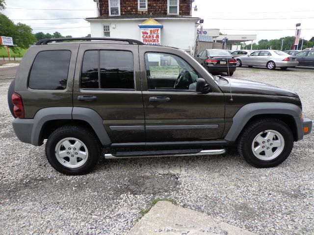 Jeep Liberty 2005 photo 11