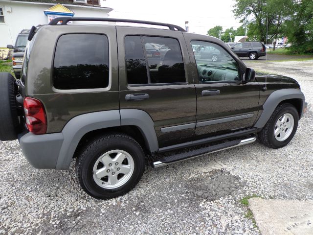 Jeep Liberty 2005 photo 12