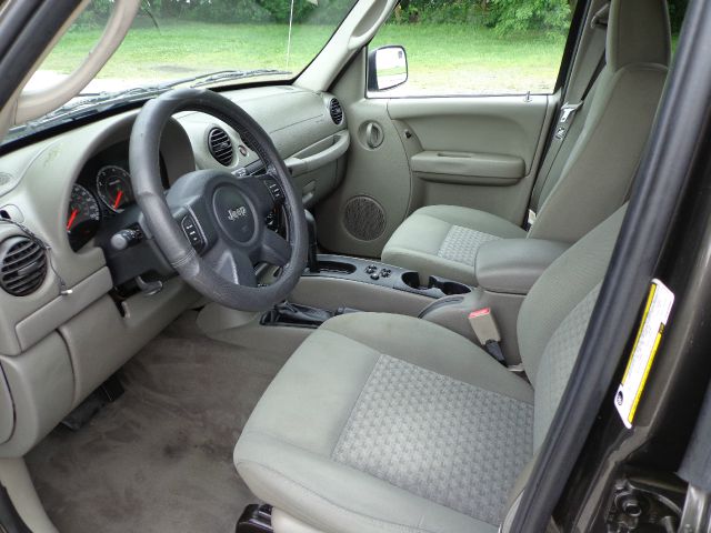 Jeep Liberty 2005 photo 3