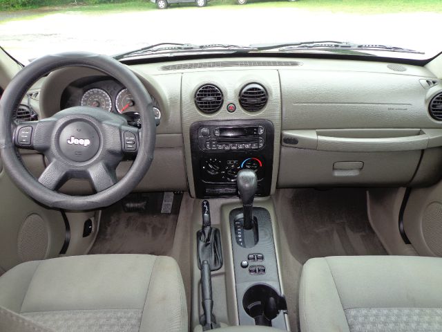 Jeep Liberty 2005 photo 4