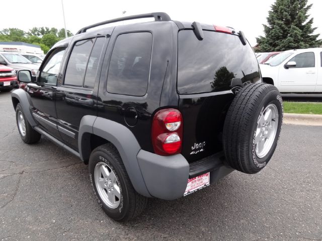 Jeep Liberty 2005 photo 12