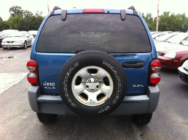 Jeep Liberty 2005 photo 2