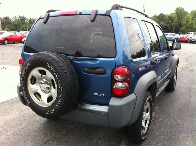 Jeep Liberty 2005 photo 3