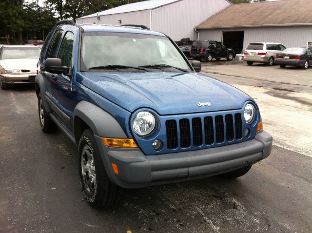 Jeep Liberty 2005 photo 4