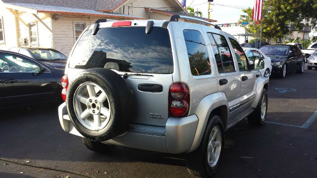 Jeep Liberty 2005 photo 3