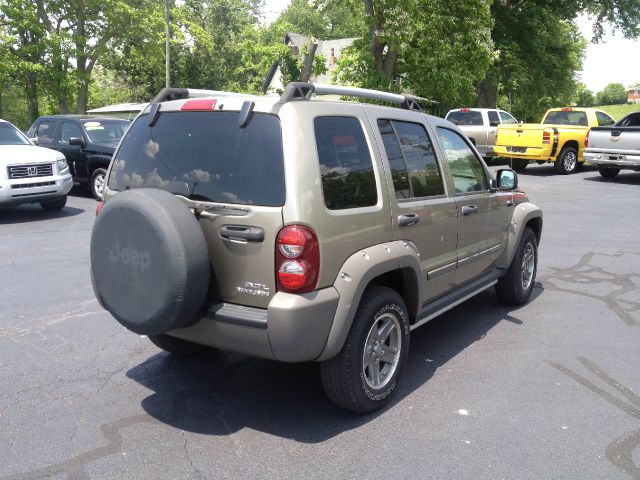 Jeep Liberty 2005 photo 2