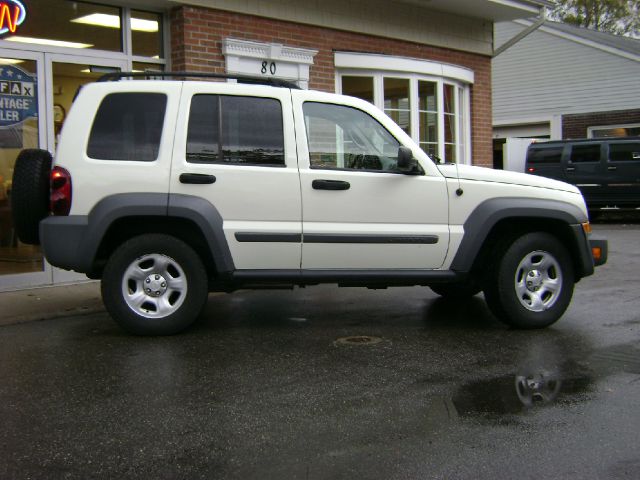 Jeep Liberty 2005 photo 4