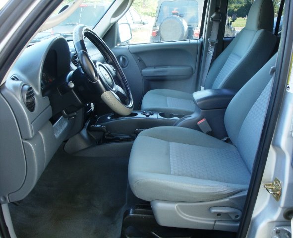 Jeep Liberty 2005 photo 10