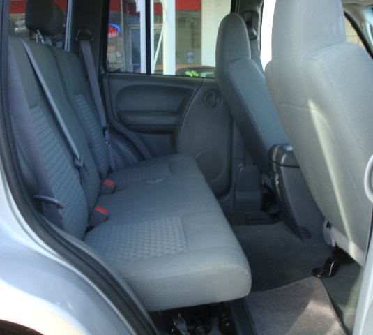 Jeep Liberty 2005 photo 2