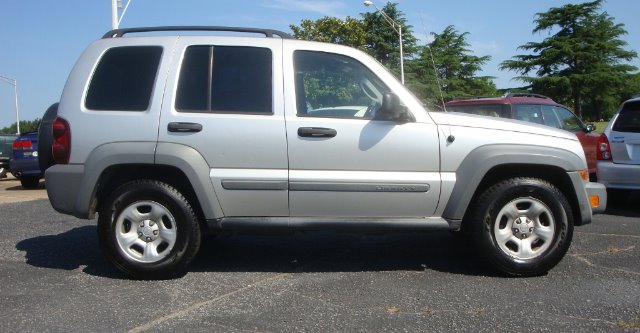 Jeep Liberty 2005 photo 8