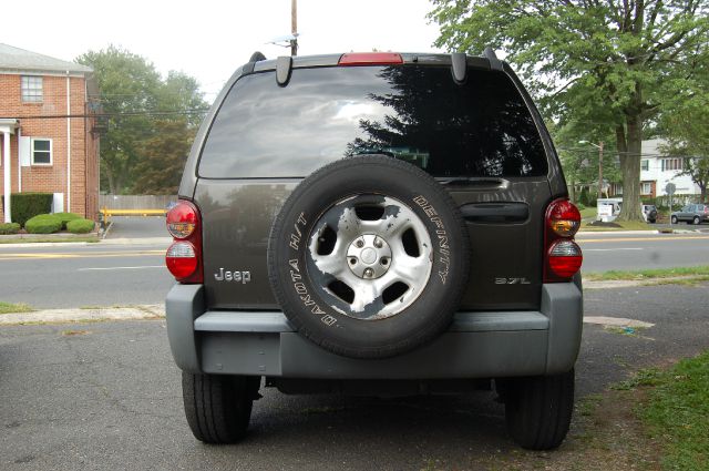 Jeep Liberty 2005 photo 2