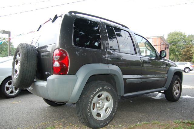 Jeep Liberty 2005 photo 3