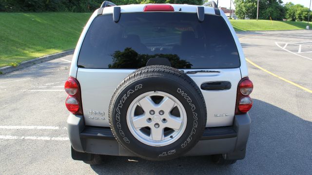 Jeep Liberty 2005 photo 3