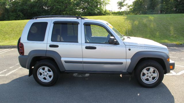 Jeep Liberty 2005 photo 4