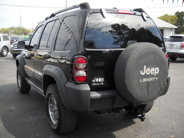 Jeep Liberty 2005 photo 2