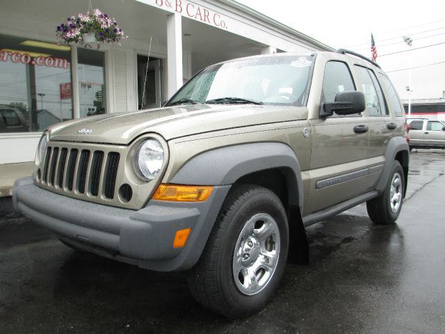 Jeep Liberty 2005 photo 2