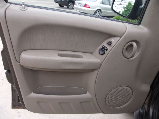 Jeep Liberty 2005 photo 11