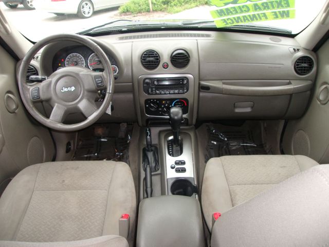 Jeep Liberty 2005 photo 16