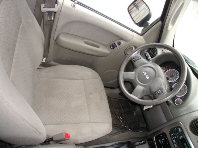 Jeep Liberty 2005 photo 9