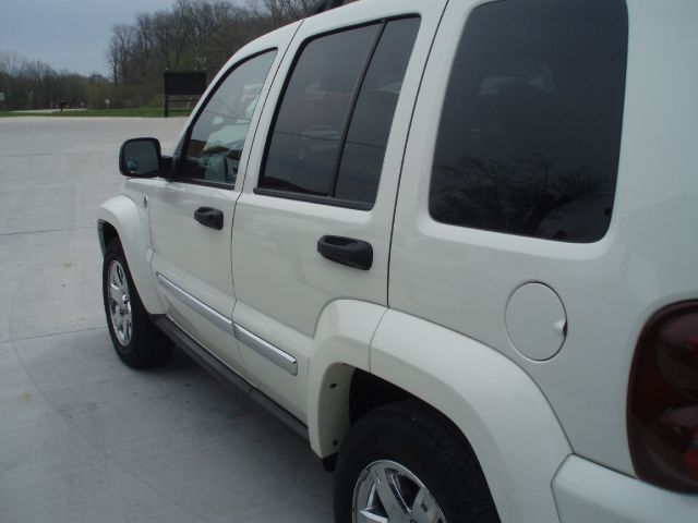 Jeep Liberty 2005 photo 4