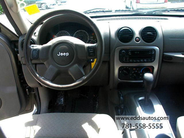 Jeep Liberty 2005 photo 9