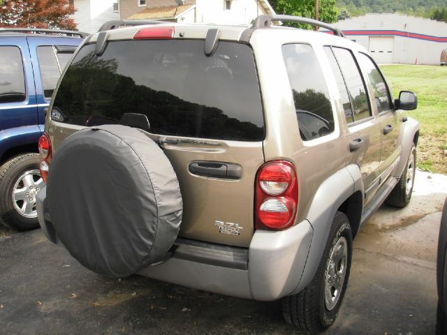 Jeep Liberty 2005 photo 11