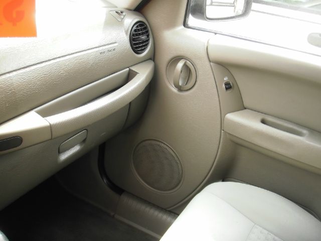 Jeep Liberty 2005 photo 15