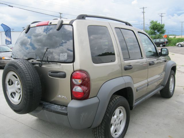 Jeep Liberty 2005 photo 2