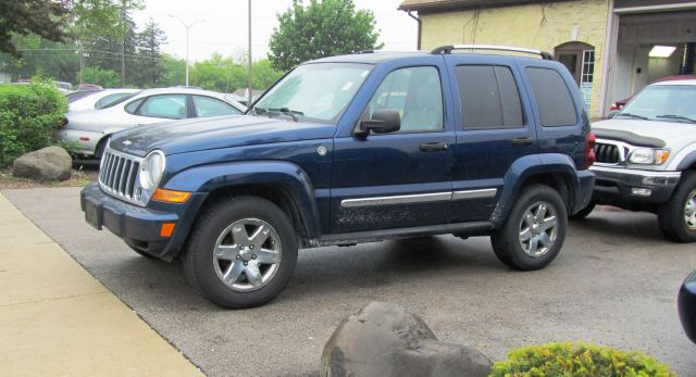 Jeep Liberty 2005 photo 2