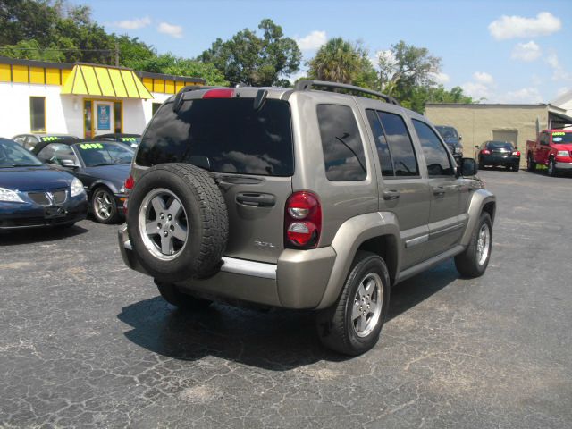 Jeep Liberty 2005 photo 1